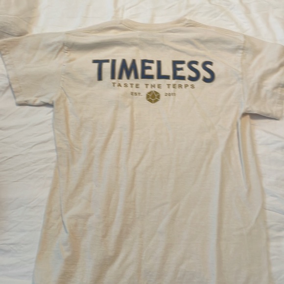 Timeless Shirt - Picture 2 of 2